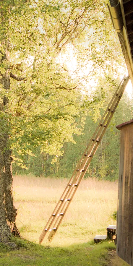 Väinölän puulämmitteinen sauna ja piha Hossassa