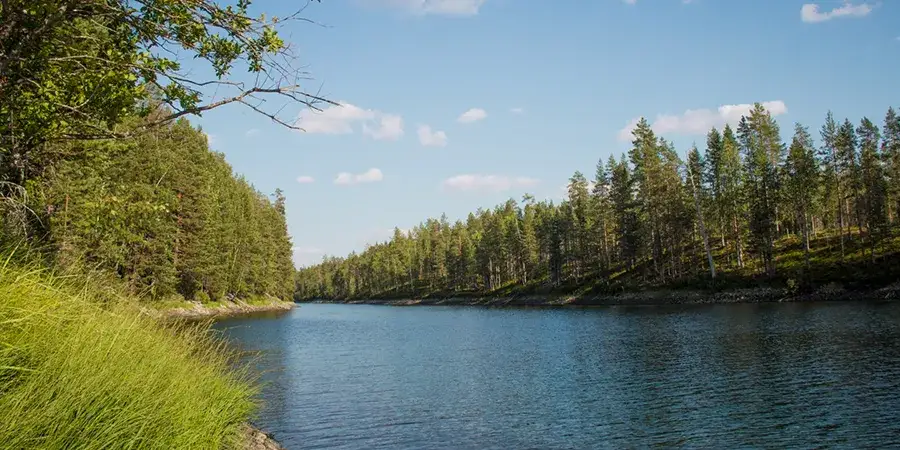 Pahamaailman kanjoni Hossan kansallispuistossa suosittu retkeilykohde